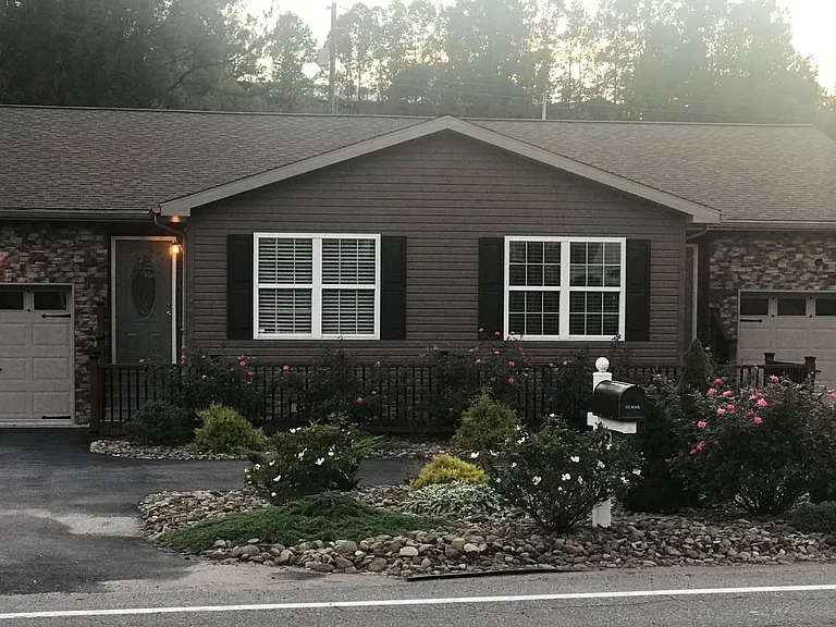 2 units. The one on the left is available.