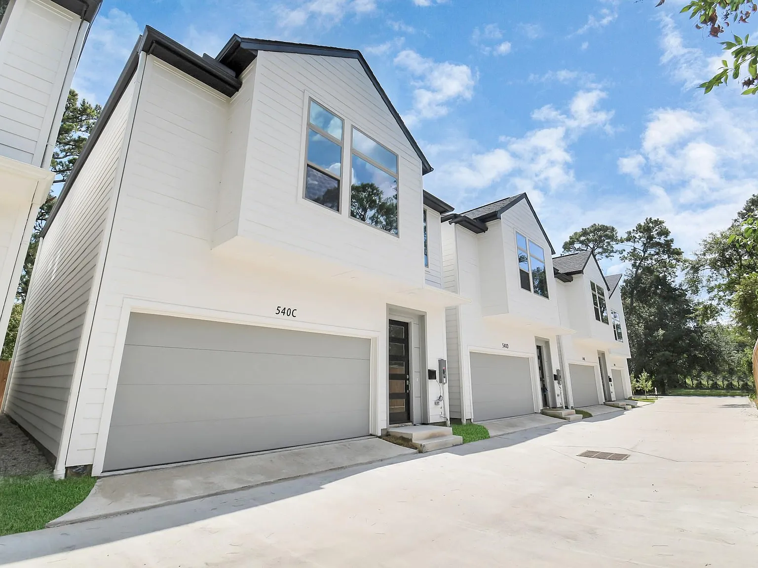 3 bed, 2.5 bath, 1806 sqft, $2,575 — Photo 2