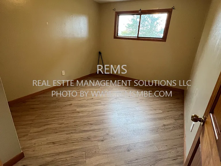 1185 E Hiawatha Dr — Photo 3