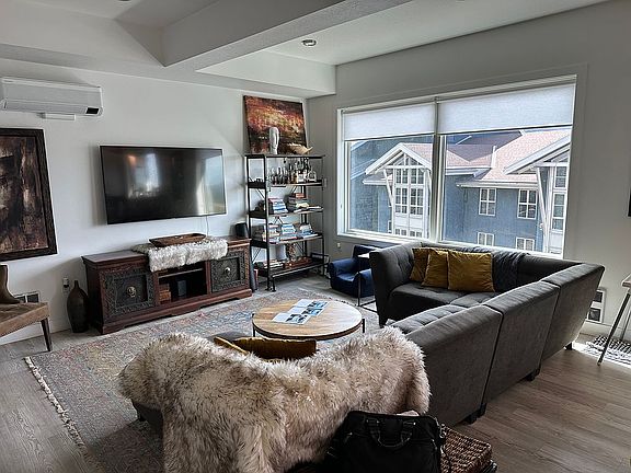 4th image of 1293 Lowell Ave #501