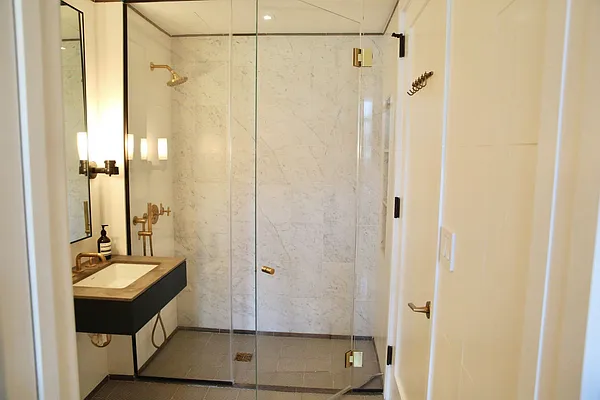 Rented by Manhattan Apartment Organization | media 41