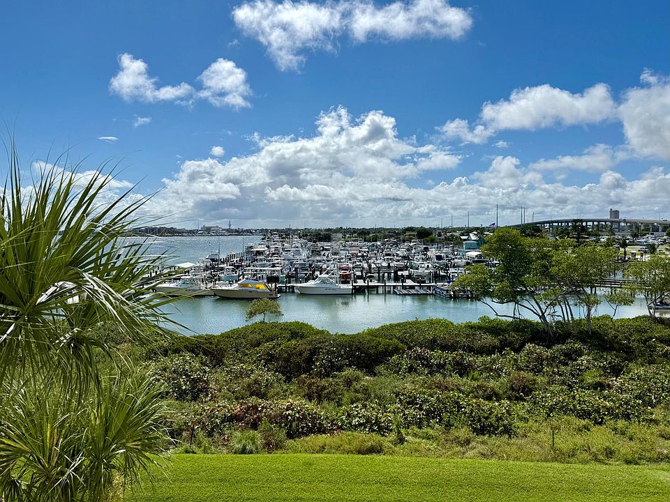 1st image of 33 Harbour Isle Drive W #304