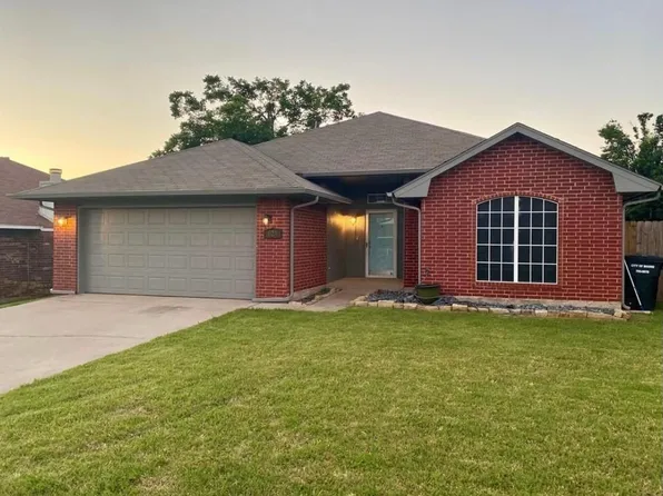 629 NW 19th St, Moore, OK 73160