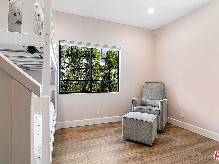 13220 Erwin St — Photo 19