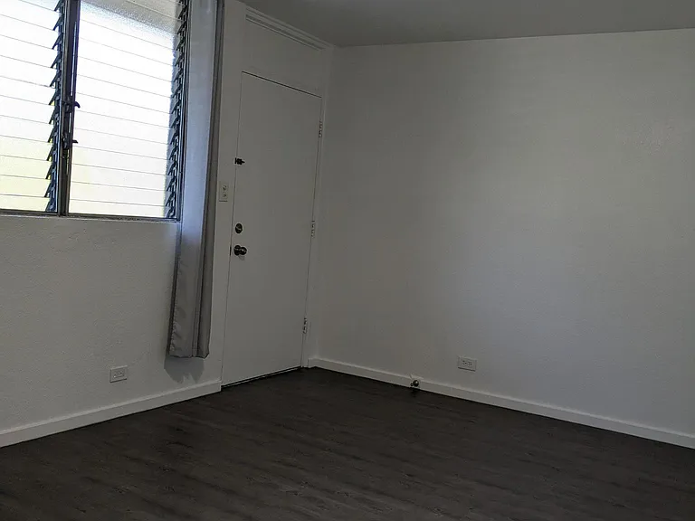 1533 Nehoa St #8 — Photo 2