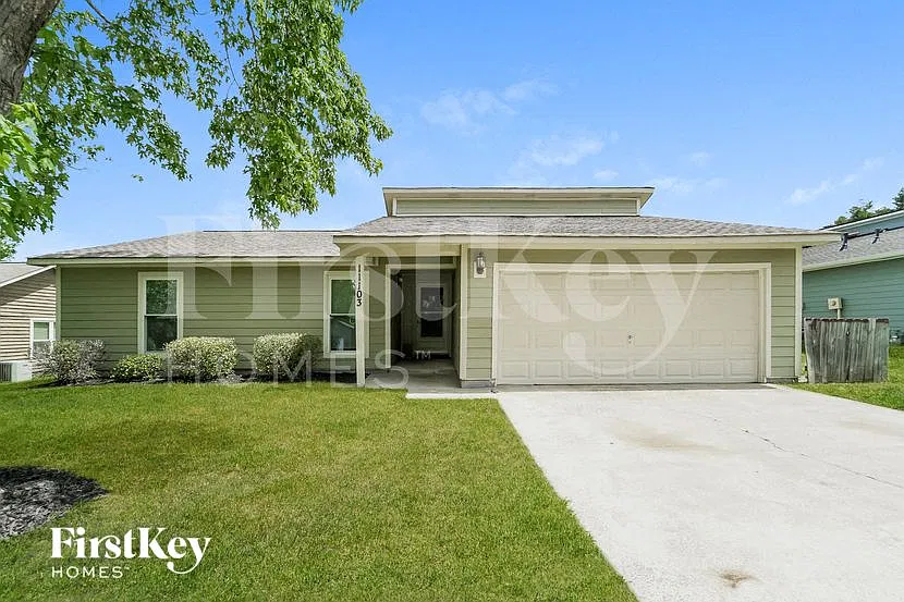 3 bed, 2.0 bath, 1575 sqft, $2,545 — Photo 2