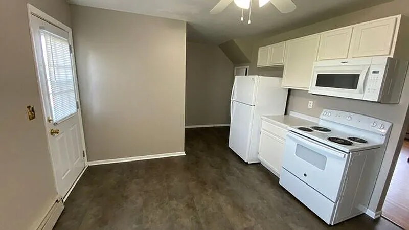 3 bed, 1.5 bath, 1300 sqft, $1,475 — Photo 2