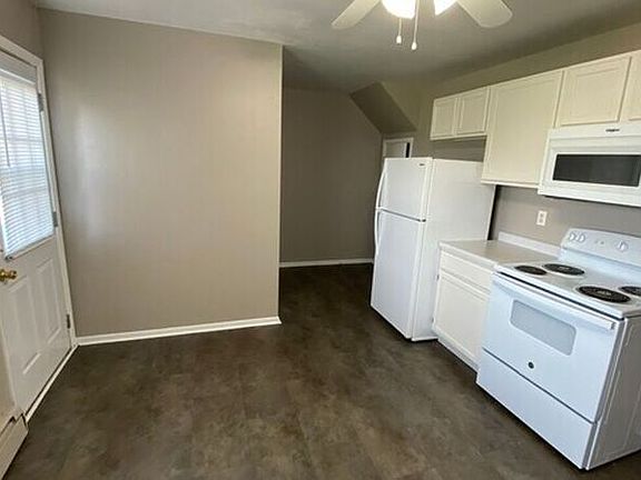 2nd image of 8551 Elm St APT 4