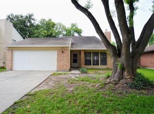 15734 Pipers View Dr, Webster, TX 77598