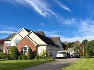 1517 Woodhurst Ct, Howell, MI 48843