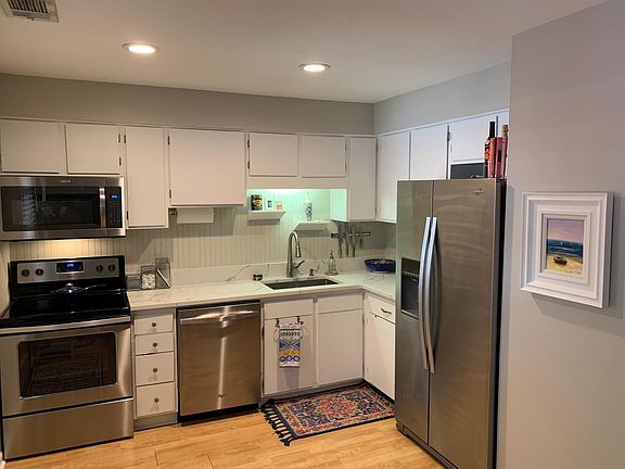 3rd image of 706 Harbor Ln