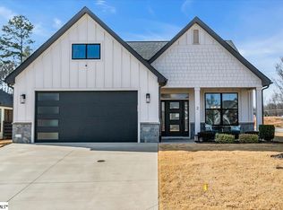 2 Winding Rock Rd, Simpsonville, SC 29680