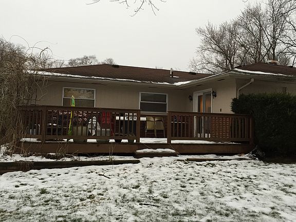23x16 deck w/ dining walkout