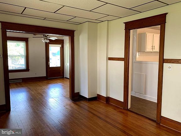 5th image of 11120 Glenside Ave