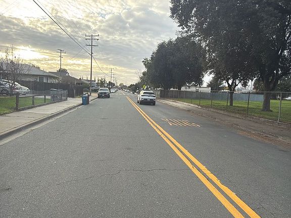 Exterior Neighborhood (street photo)