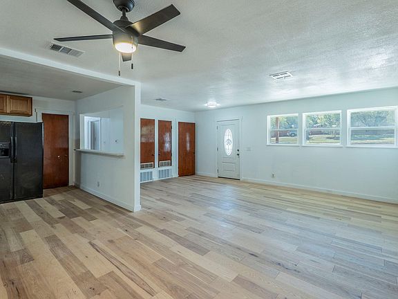 4th image of 3106 Northeast Dr
