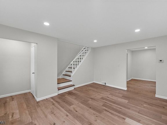 4th image of 925 Middlesex St