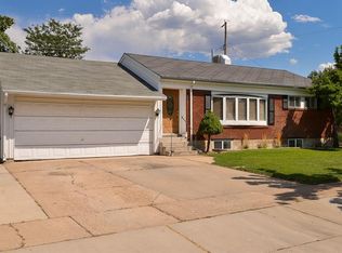 4586 S Ridgeline Dr, Washington Terrace, UT 84405