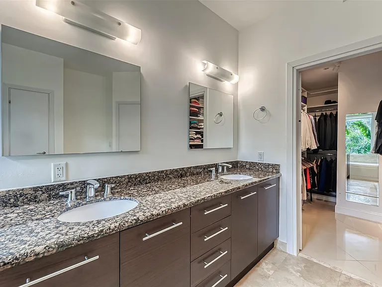 727 NE 4th Ave — Photo 19