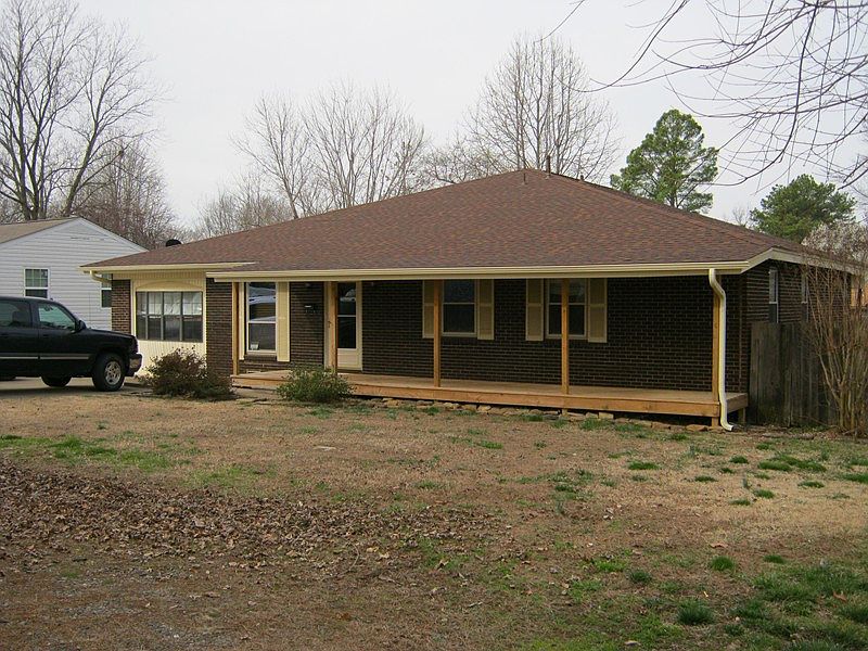 1st image of 806 S Twin Cedar Dr