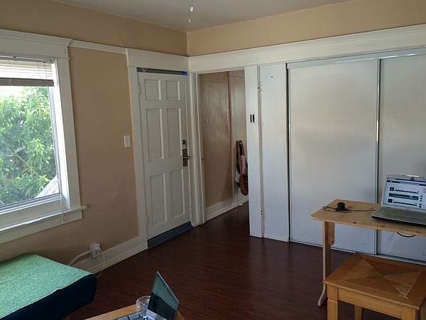 2nd image of 1048 1/2 E Broadway