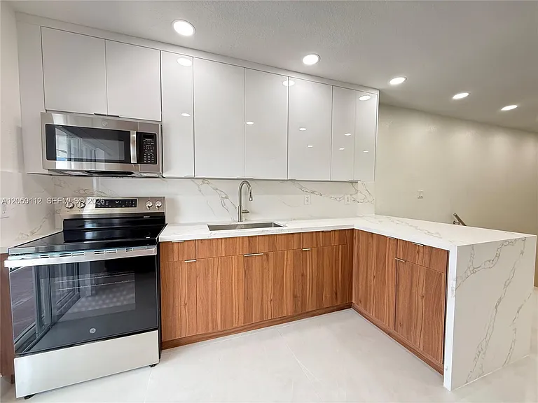 3514 W 76th St #201 — Photo 3