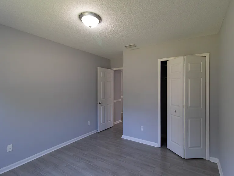 236 Clover Ct — Photo 35