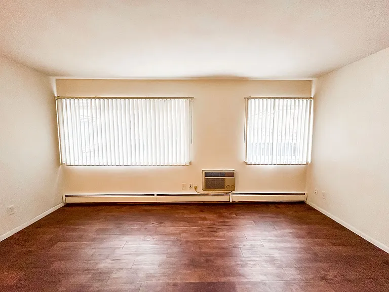242 West Franklin Ave — Photo 48