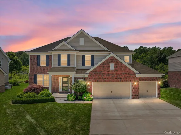 2050 Findley Cir, Lake Orion, MI 48360