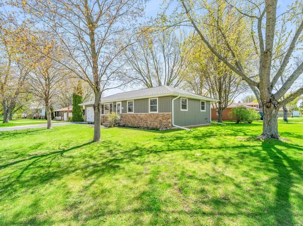 505 Prairie St, Hinckley, IL 60520