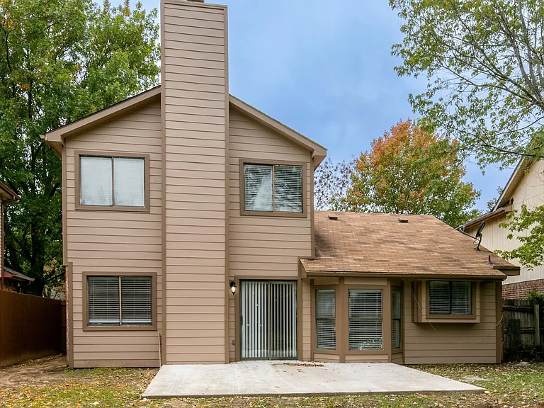 2239 Turf Club Dr — Photo 13