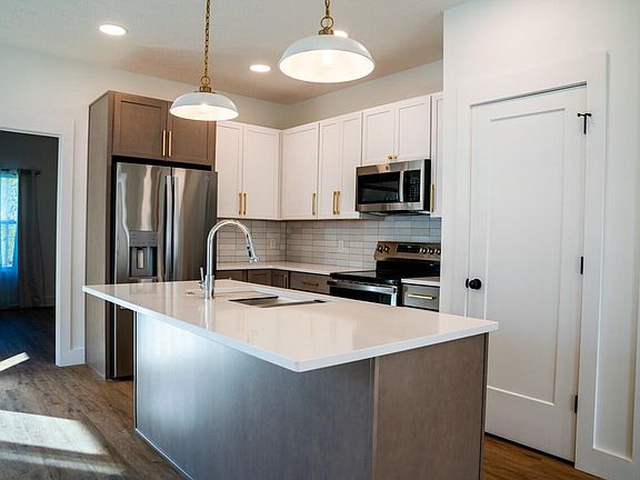 3rd image of 125 Village Green Dr