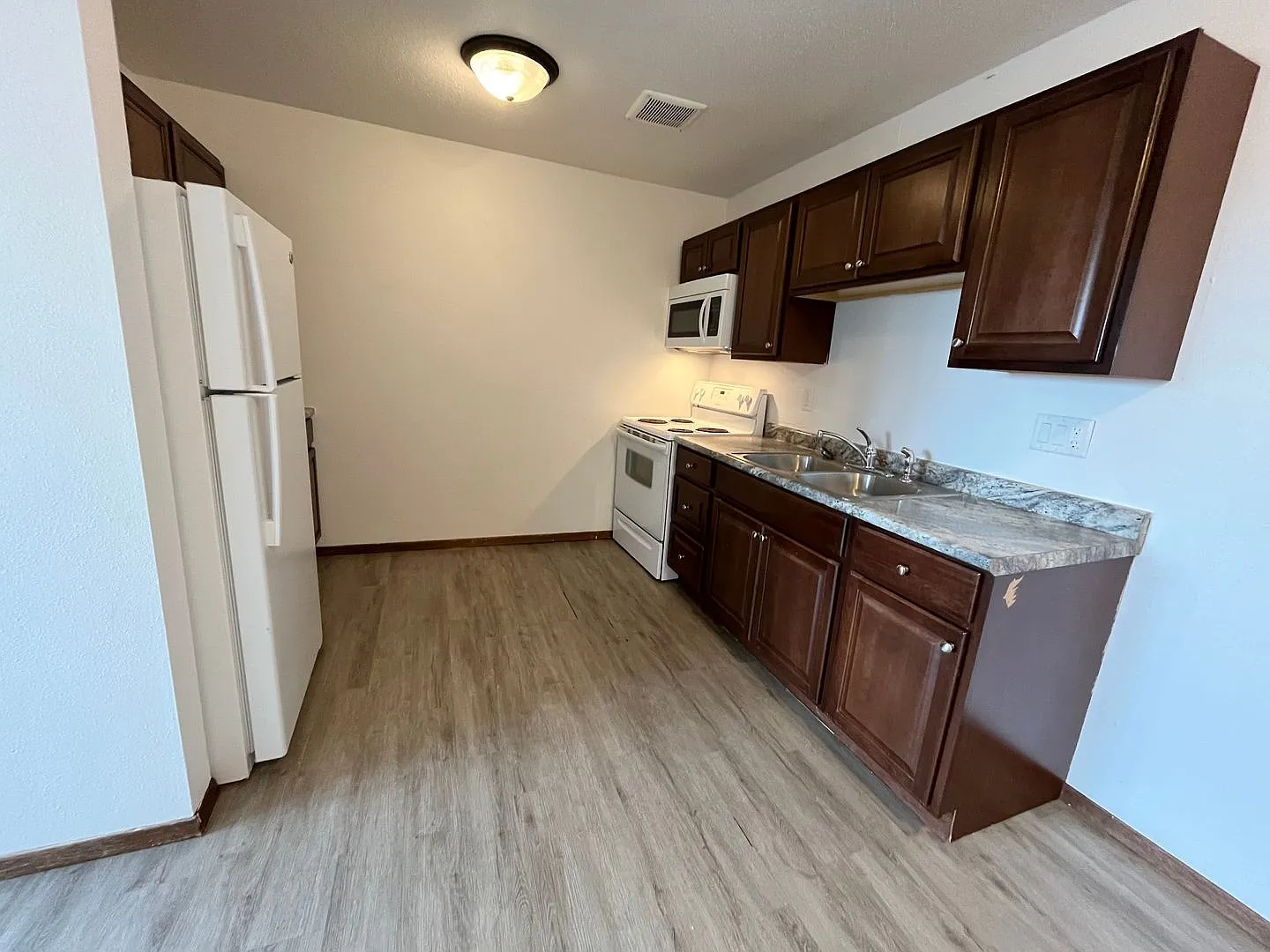 3304 S Kiwanis Ave — Photo 4