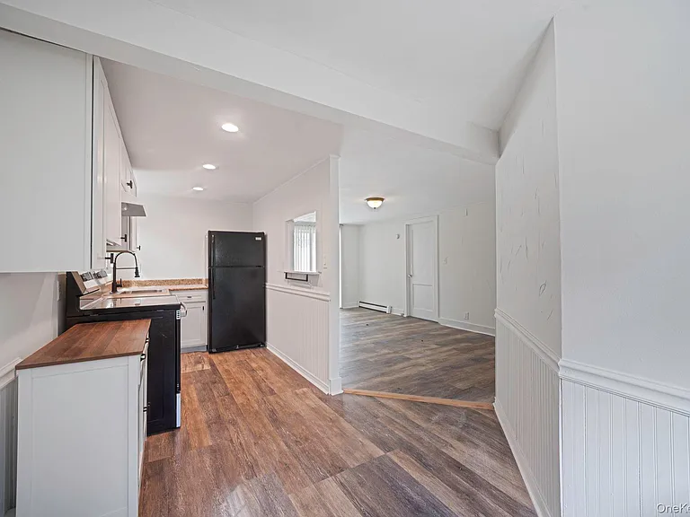 32 Dewey St — Photo 6
