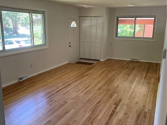 4th image of 122 Molly Ave