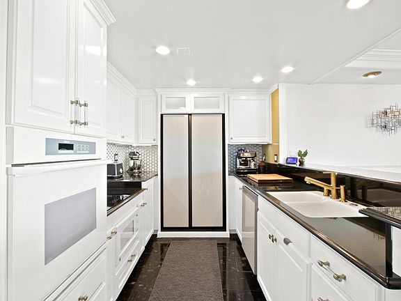 4th image of 700 E Ocean Blvd Unit 608
