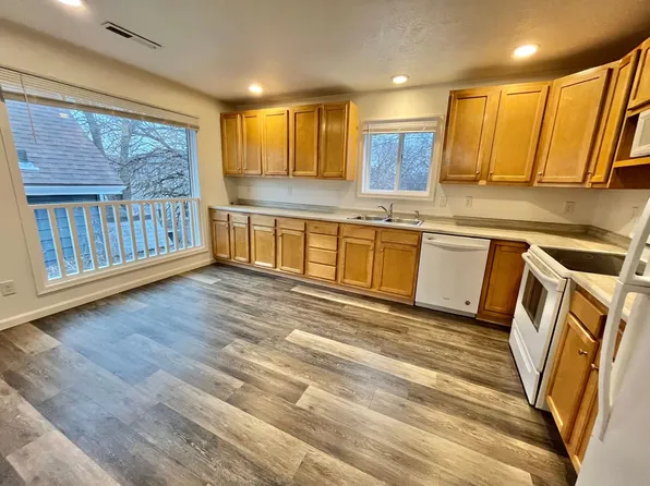 815 W 11th St, 815 W 11th St #B, Sioux Falls, SD 57104