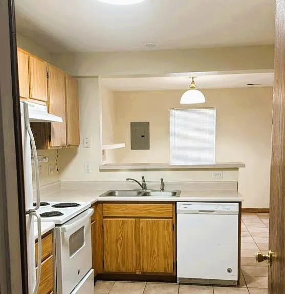 422 N Spruce St — Photo 5