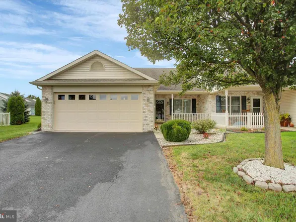 221 Lantern Ln, Chambersburg, PA 17201