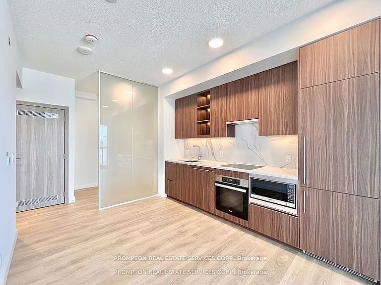 27 McMahon Dr #1808 — Photo 4