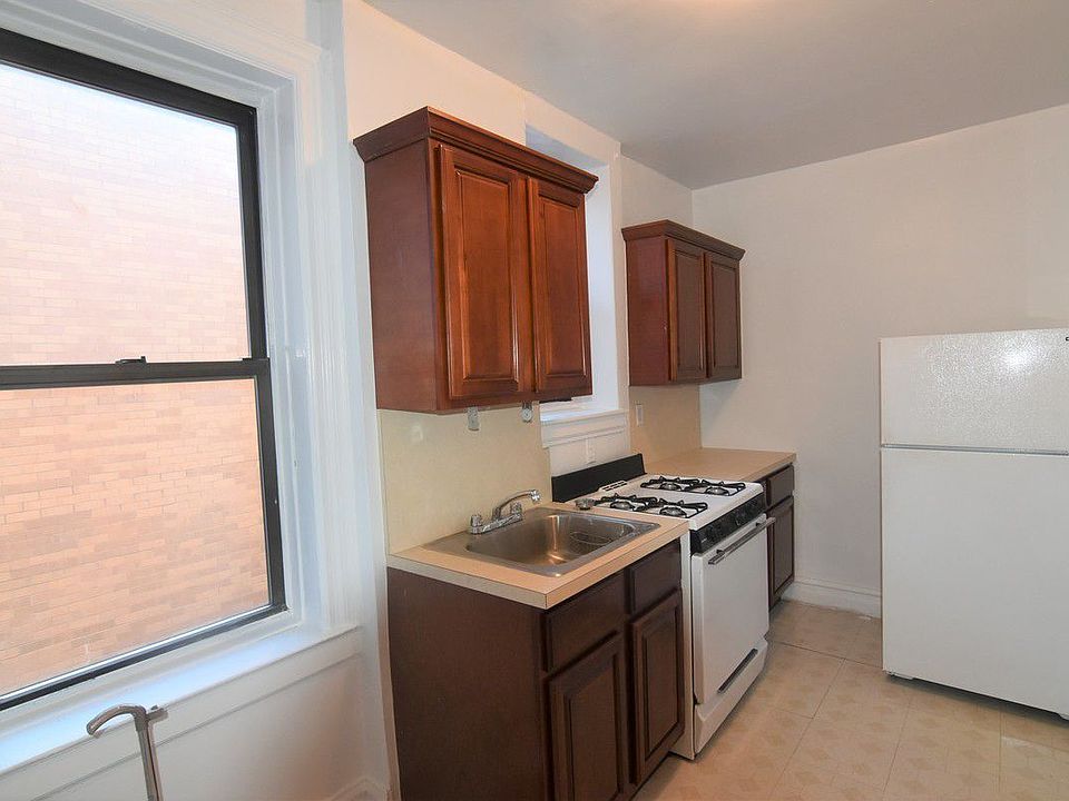 2nd image of 267 Ovington Ave APT 2B