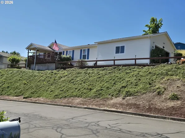 104 Angelcrest Ct, Roseburg, OR 97471