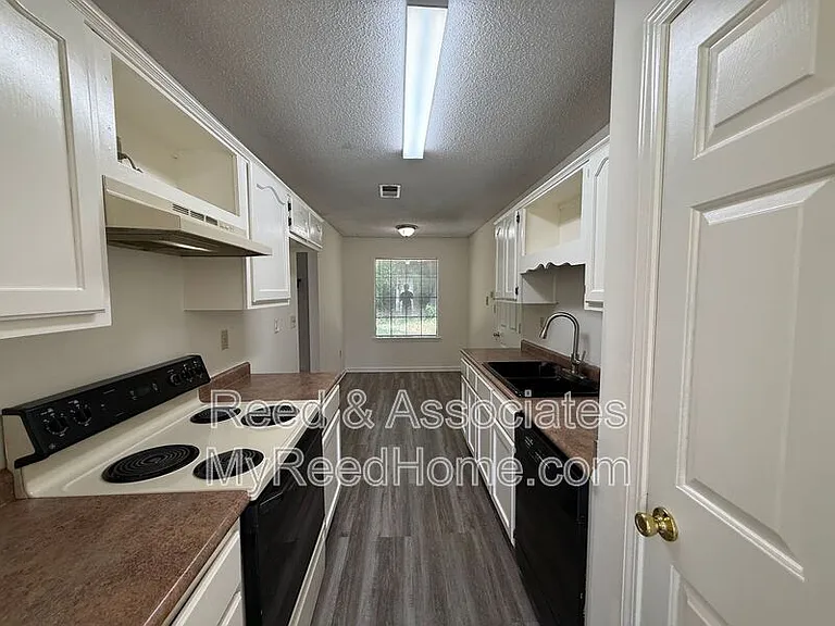 6758 Valerie Dr — Photo 4
