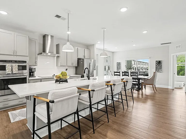 109 N Franklin St #200 — Photo 3