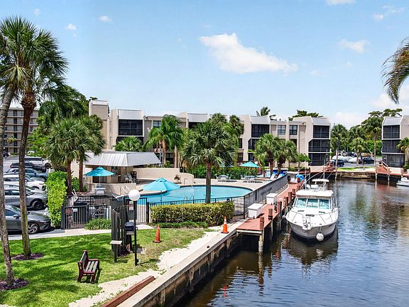 4th image of 12 Royal Palm Way Unit 501