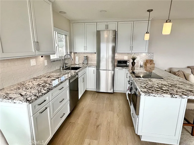 240 Moss St #15 — Photo 5