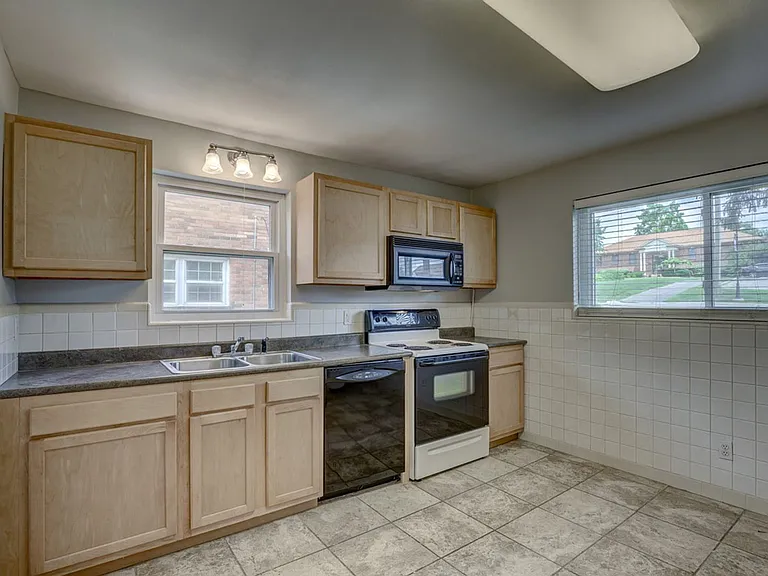 5739 Cheviot Rd #1 — Photo 9