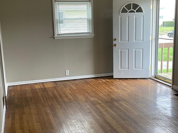 2nd image of 554 McIntire Dr