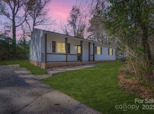 6104 Bridlewood Ln, Charlotte, NC 28215