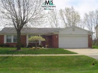 6204 Atkins Dr, Troy, MI 48085